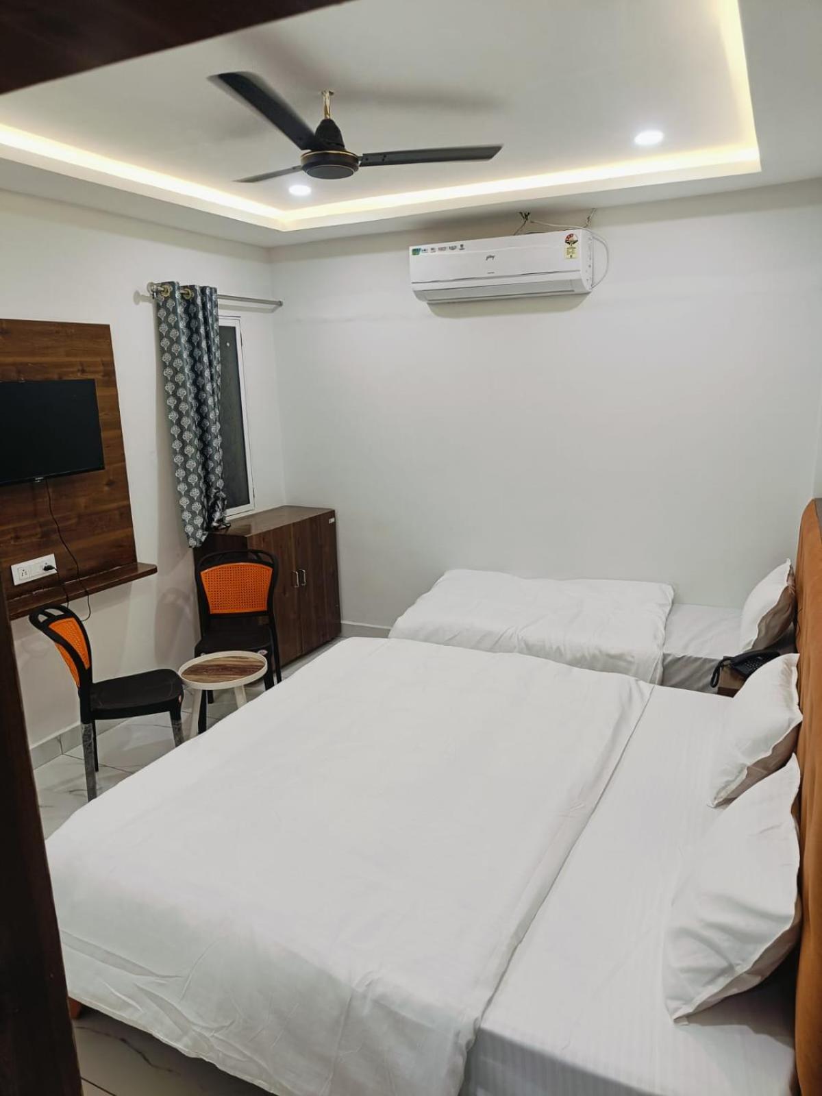 Hotel Shree Kedar Palace Ujjain Extérieur photo