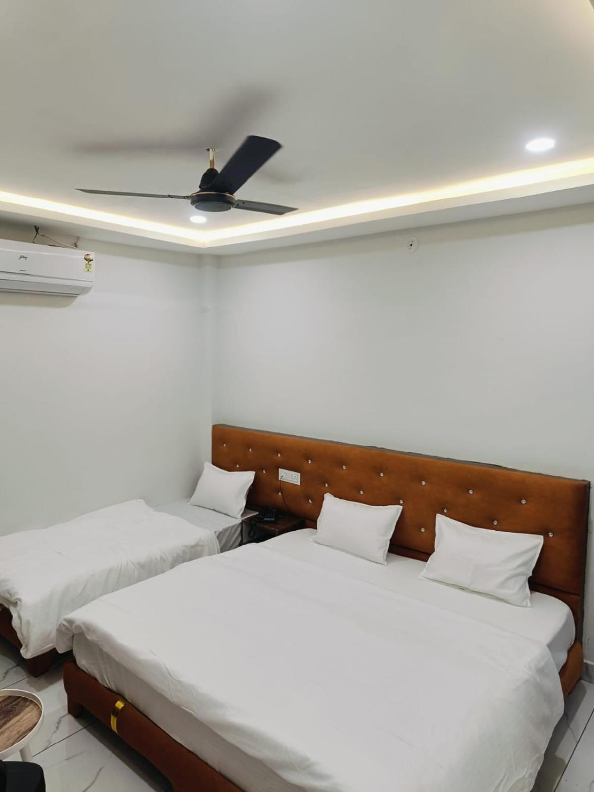 Hotel Shree Kedar Palace Ujjain Extérieur photo