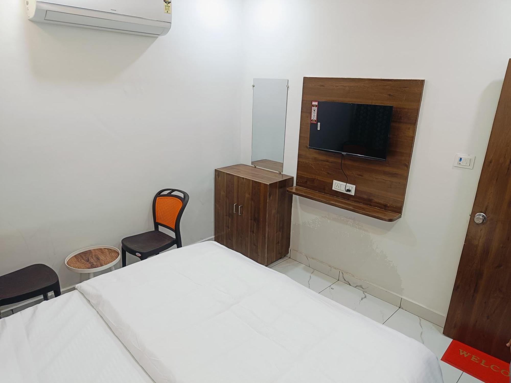 Hotel Shree Kedar Palace Ujjain Extérieur photo