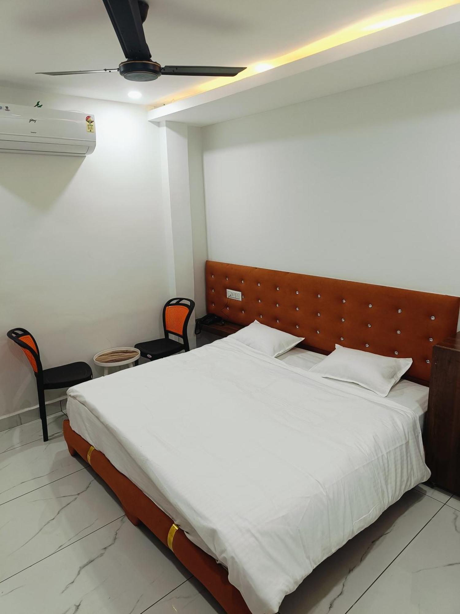 Hotel Shree Kedar Palace Ujjain Extérieur photo